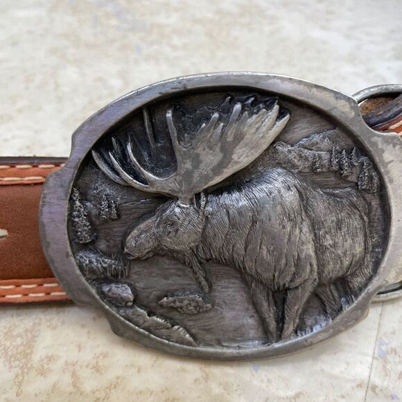 SISKIYOU LEATHER AND BUCKLE COMPANY BROWN LEATHER BELT WITH SILVER MOOSE BUCKLE - Picture 6 of 7